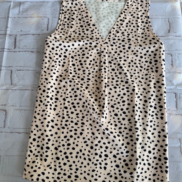 Sleeveless V-Neck Dalmatian Dot Blouse Size- XL, Like new - Picture 4 of 6